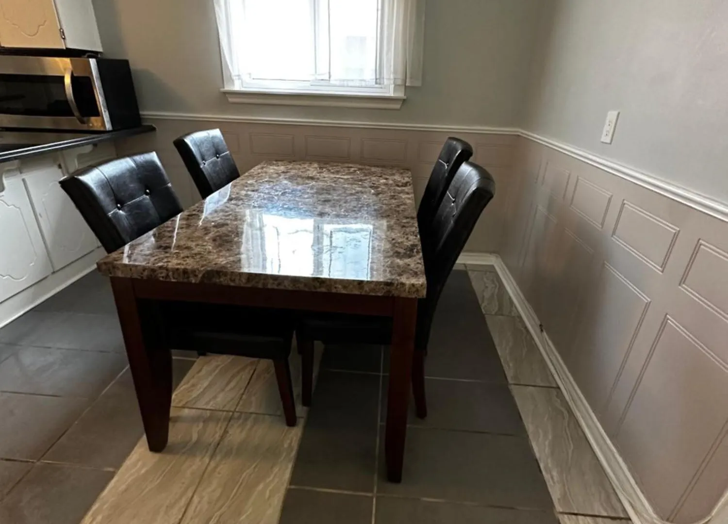 Homestay Affordable Stay In Brampton-Plaza, Gym, Bus At Walking Distance B2! Canada