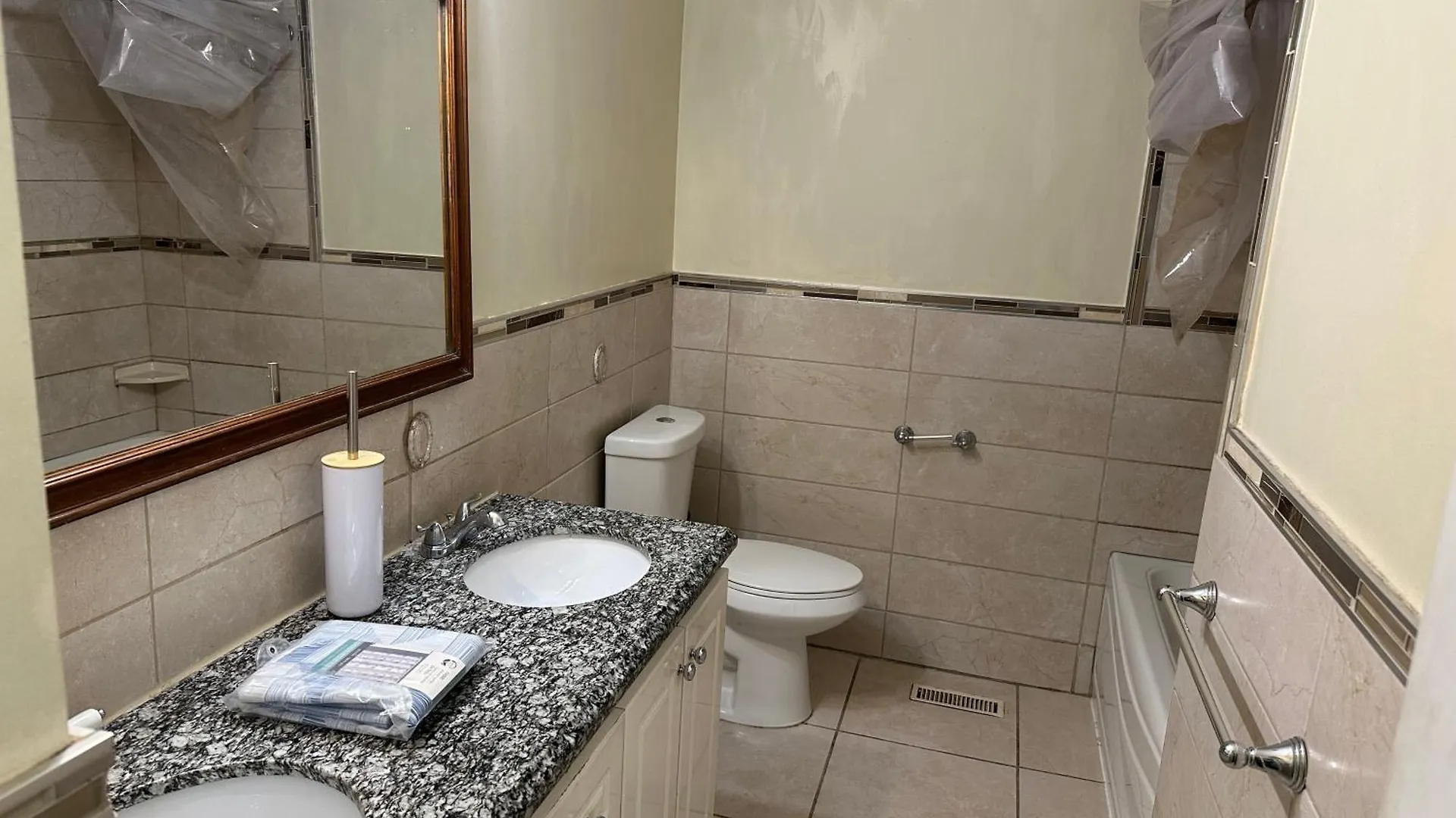 Affordable Stay In Brampton-Plaza, Gym, Bus At Walking Distance B2! 0*, Brampton